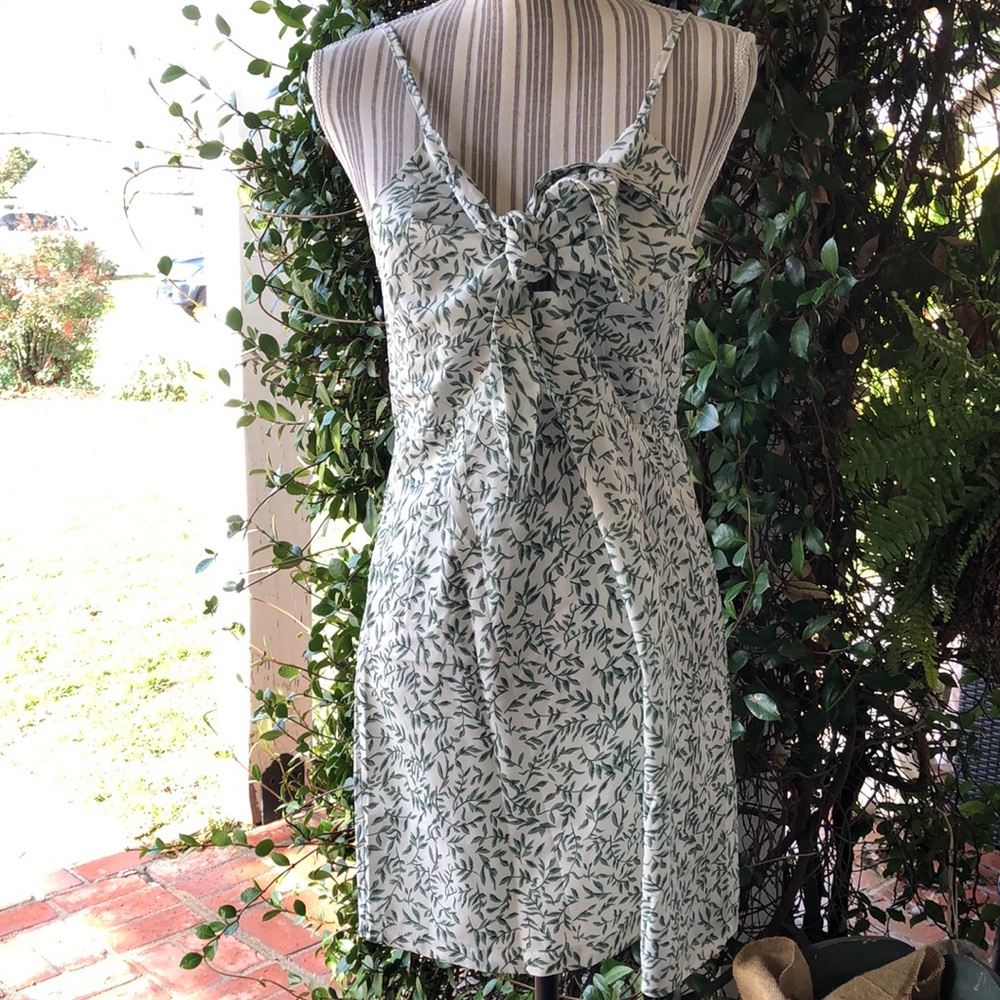 Simple beautiful dress. Perfect for summer!